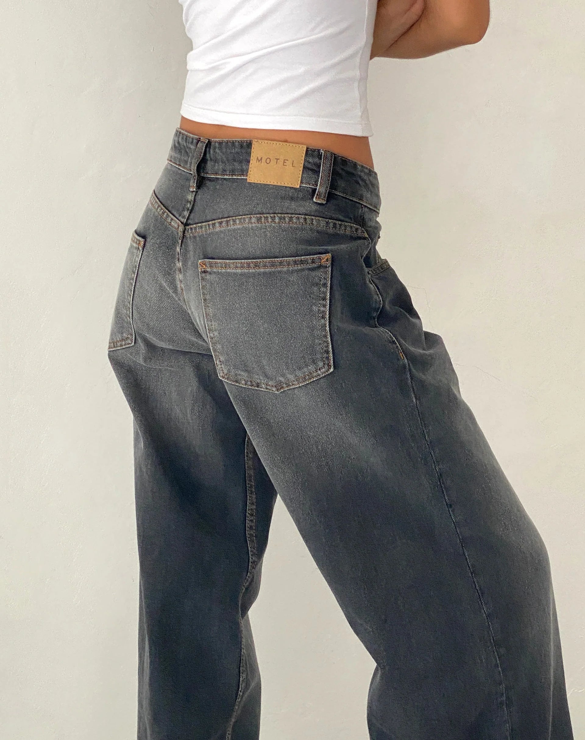 Roomy Extra Wide Low Rise Jeans in Grey Used Bleach